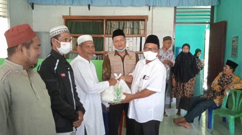 Camat Kuala, Imanta Perangin Angin serahkan Paket Ramadhan dari Baznas Kab. Langkat