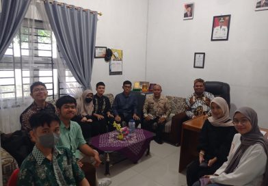 Terima Kunjungan Mahasiswa Kedokteran Universitas Sumatera Utara di Ruang Kerja Camat Kuala